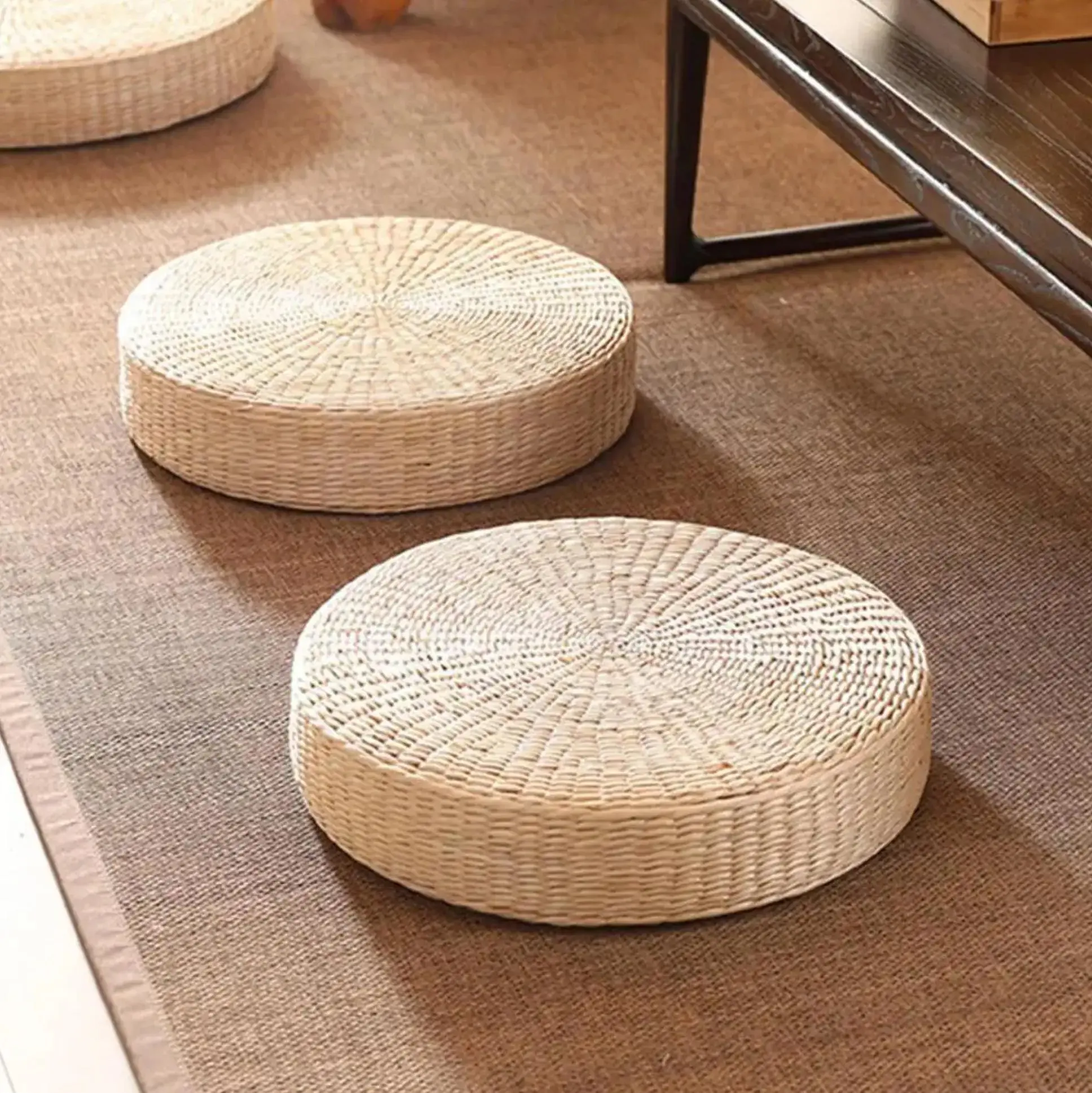 Round Japanese woven straw cushion 'Kuna' - Image 4